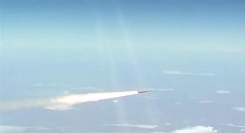 Havada tehlikeli gerginlik! Rus Su-30 jetleri ve ABD uçağını kovaladı...
