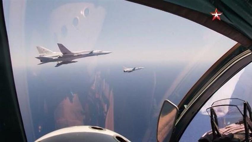 Havada tehlikeli gerginlik! Rus Su-30 jetleri ve ABD uçağını kovaladı...