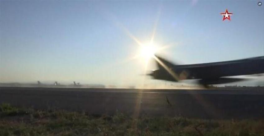 Havada tehlikeli gerginlik! Rus Su-30 jetleri ve ABD uçağını kovaladı...