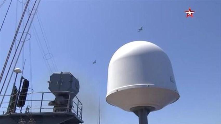 Havada tehlikeli gerginlik! Rus Su-30 jetleri ve ABD uçağını kovaladı...