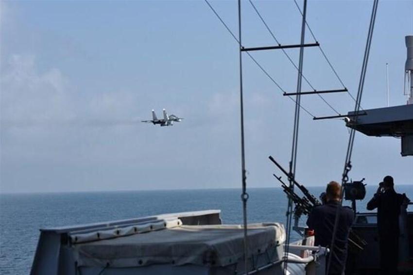 Havada tehlikeli gerginlik! Rus Su-30 jetleri ve ABD uçağını kovaladı...