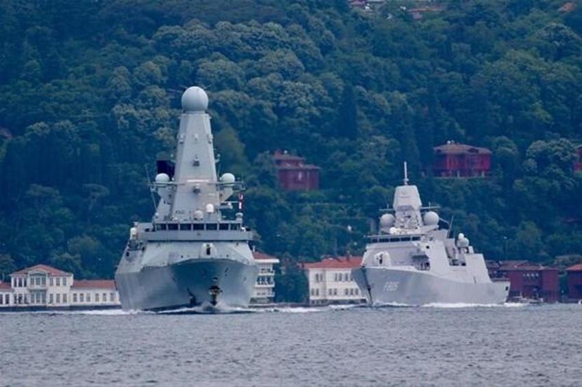 Havada tehlikeli gerginlik! Rus Su-30 jetleri ve ABD uçağını kovaladı...