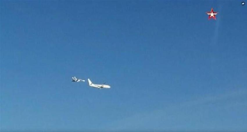 Havada tehlikeli gerginlik! Rus Su-30 jetleri ve ABD uçağını kovaladı...