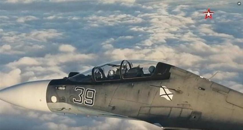 Havada tehlikeli gerginlik! Rus Su-30 jetleri ve ABD uçağını kovaladı...