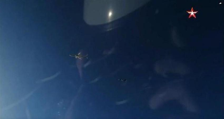 Havada tehlikeli gerginlik! Rus Su-30 jetleri ve ABD uçağını kovaladı...