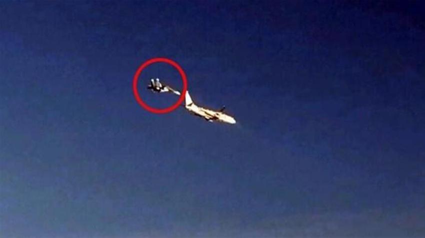 Havada tehlikeli gerginlik! Rus Su-30 jetleri ve ABD uçağını kovaladı...
