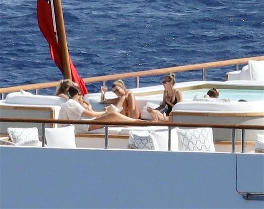 Sofia Richie Ege sularında!