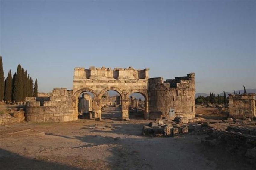 Pamukkale'deki Hierapolis Antik Kenti'nde bulunan "Cehennem Kapısı"nın gizemi çözüldü!