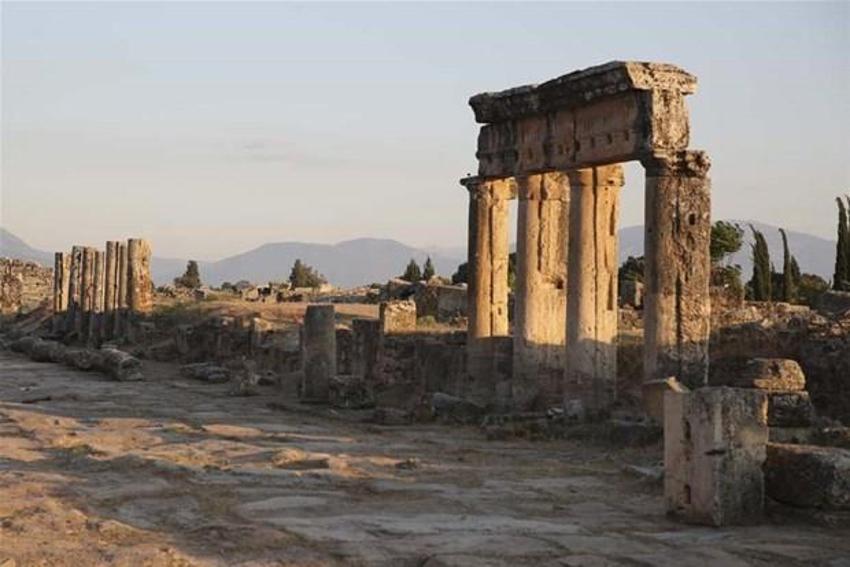 Pamukkale'deki Hierapolis Antik Kenti'nde bulunan "Cehennem Kapısı"nın gizemi çözüldü!