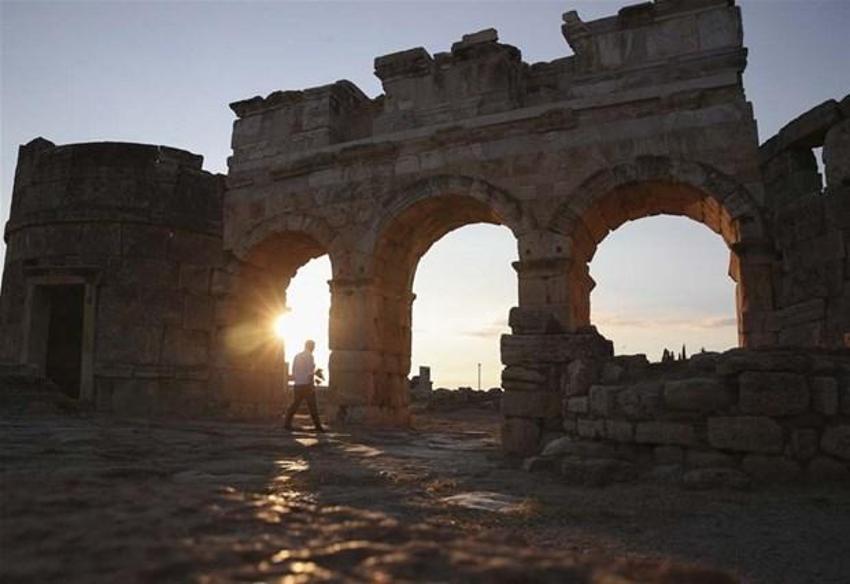 Pamukkale'deki Hierapolis Antik Kenti'nde bulunan "Cehennem Kapısı"nın gizemi çözüldü!