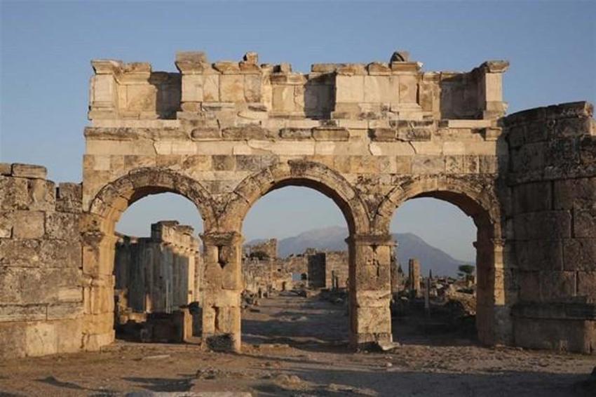 Pamukkale'deki Hierapolis Antik Kenti'nde bulunan "Cehennem Kapısı"nın gizemi çözüldü!