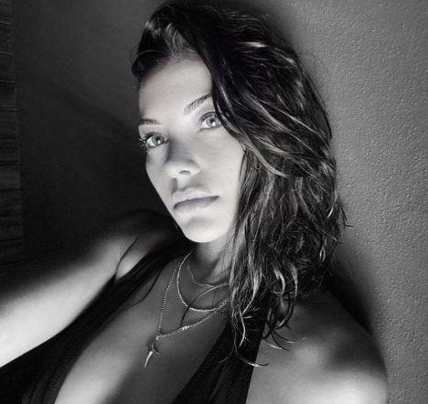 Tuvana Türkay yürek hoplattı! Bikinisindeki detay Instagram'ı salladı