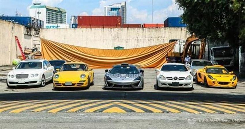 21 lüks otomobil yok edildi! McLaren 620R, Lotus Exige S240, Mercedes-Benz SLK, Bentley Flying Spur, Porsche 911 C2S...
