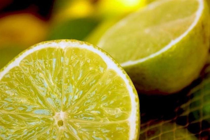 Limon suyunun şaşırtan etkisi! Yüzünüze sürdüğünüzde bakın ne oluyor...