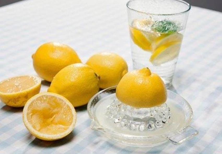 Limon suyunun şaşırtan etkisi! Yüzünüze sürdüğünüzde bakın ne oluyor...