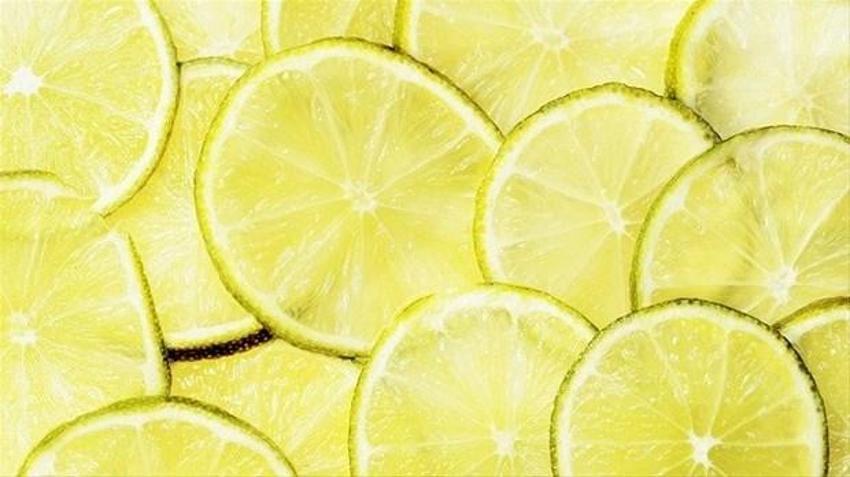 Limon suyunun şaşırtan etkisi! Yüzünüze sürdüğünüzde bakın ne oluyor...