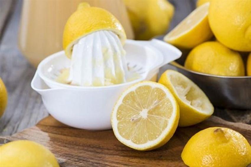 Limon suyunun şaşırtan etkisi! Yüzünüze sürdüğünüzde bakın ne oluyor...