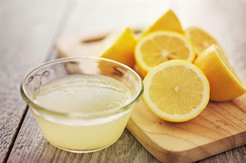 Limon suyunun şaşırtan etkisi! Yüzünüze sürdüğünüzde bakın ne oluyor...