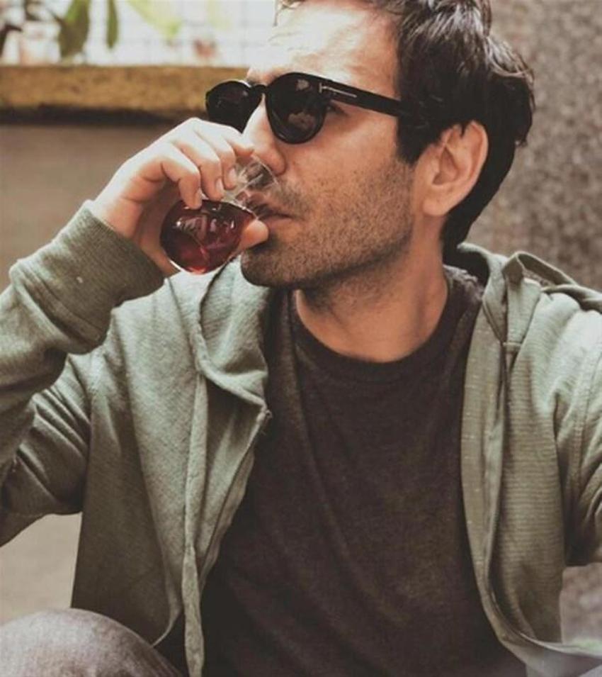 Buğra Gülsoy ailesiyle sezonu açtı!