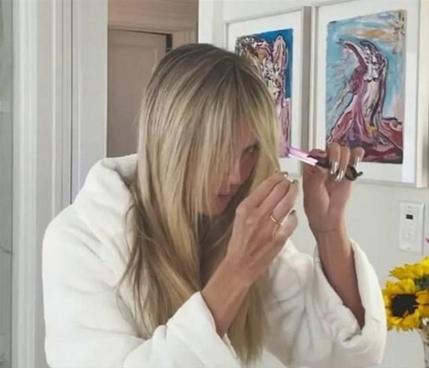 Heidi Klum üstsüz şekilde kocasıyla öpüşürken paylaştı!
