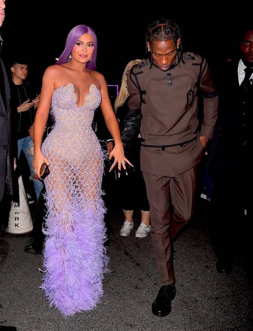 Kylie Jenner ve Travis Scott mutluluk tablosu sergiledi!