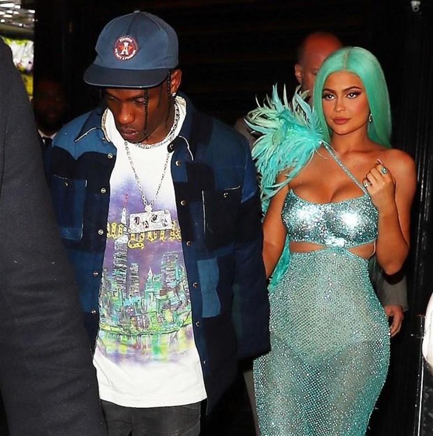 Kylie Jenner ve Travis Scott mutluluk tablosu sergiledi!