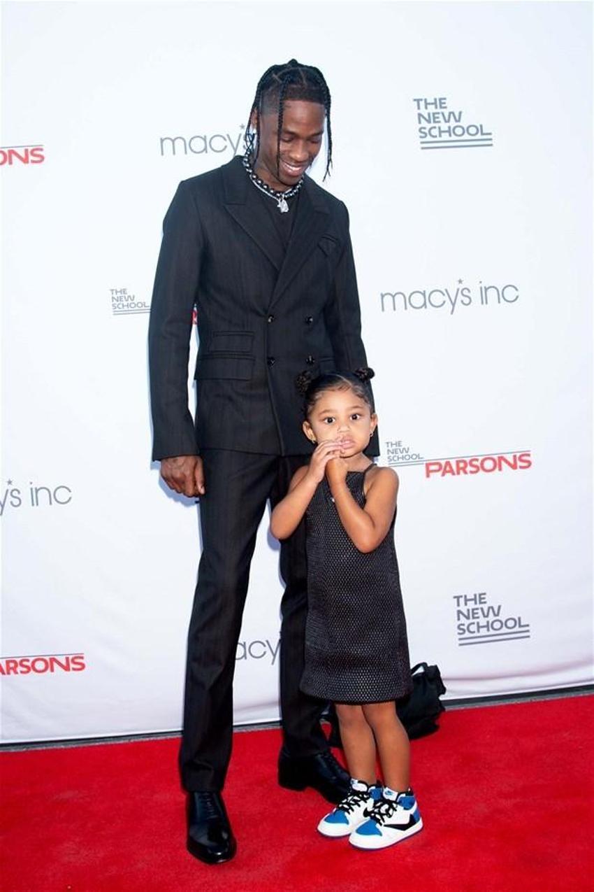 Kylie Jenner ve Travis Scott mutluluk tablosu sergiledi!