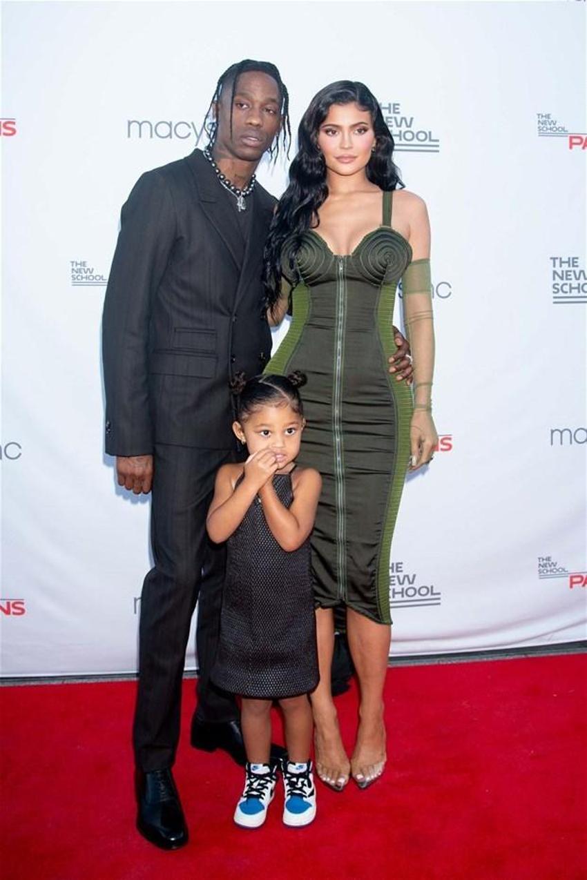 Kylie Jenner ve Travis Scott mutluluk tablosu sergiledi!