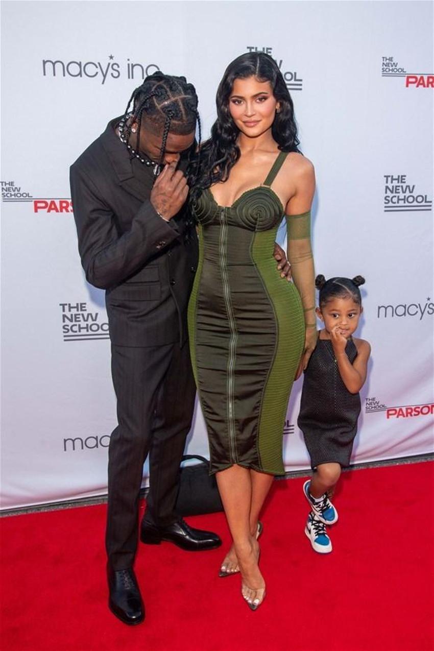 Kylie Jenner ve Travis Scott mutluluk tablosu sergiledi!