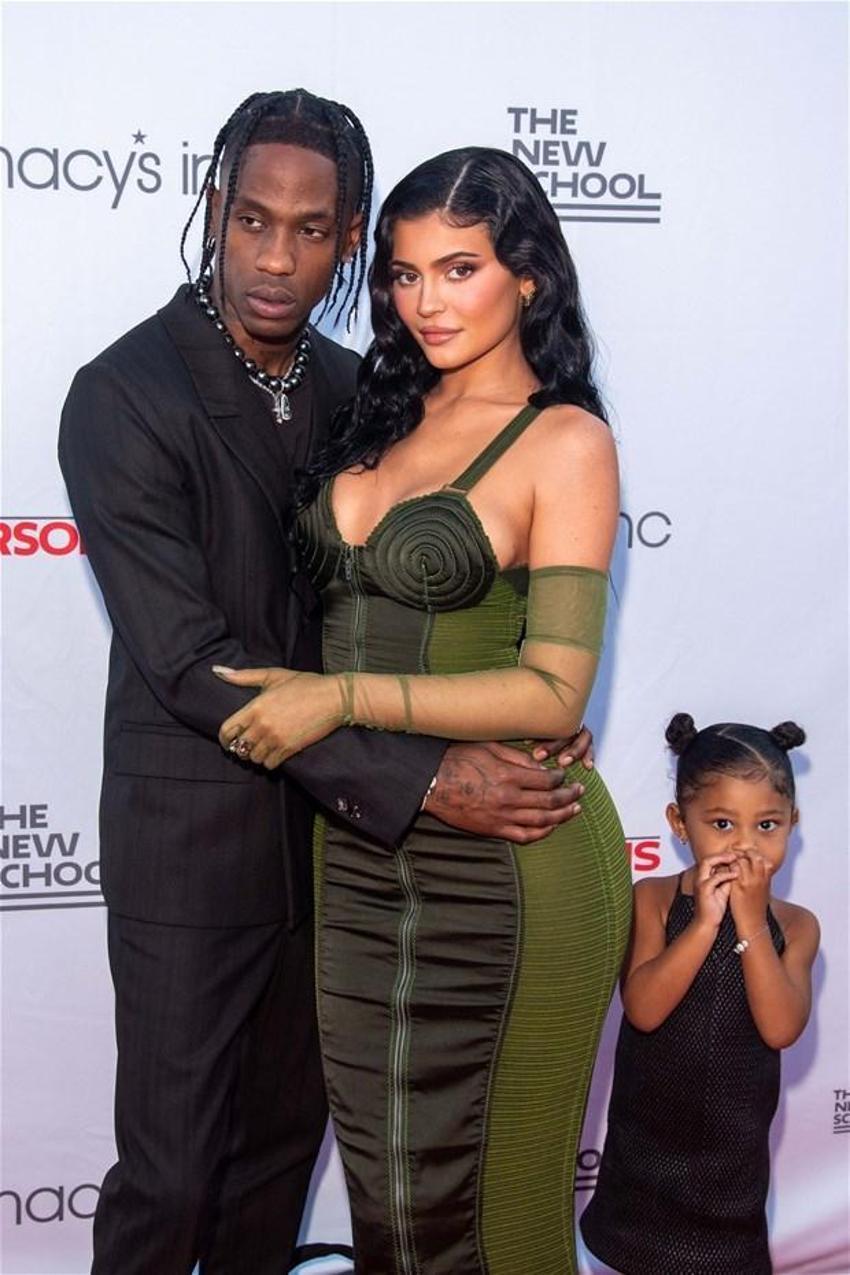 Kylie Jenner ve Travis Scott mutluluk tablosu sergiledi!