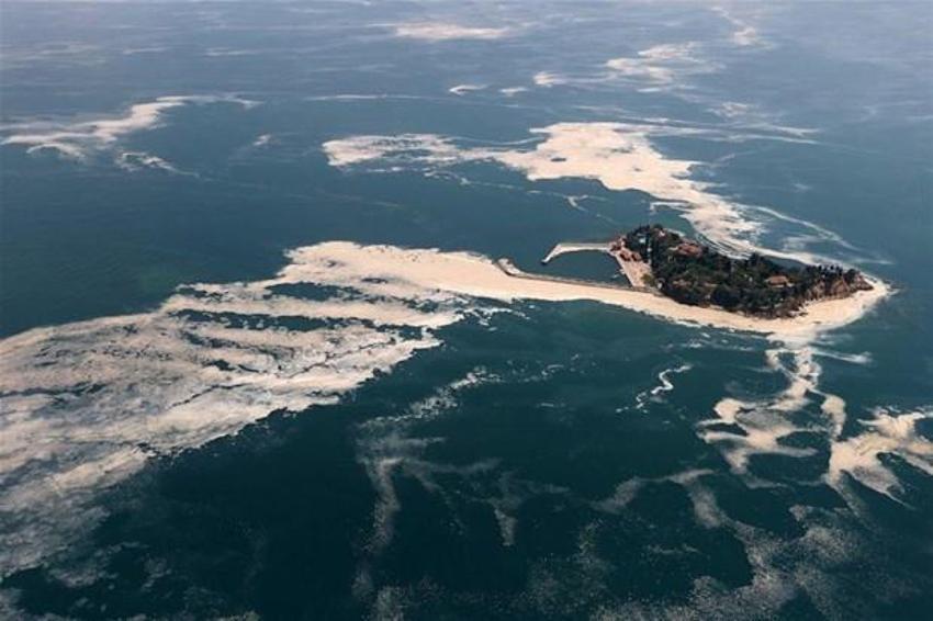 Marmara'da şaşırtan değişim! İstanbul’daki müsilaj uzaydan görüntülendi...