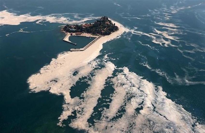 Marmara'da şaşırtan değişim! İstanbul’daki müsilaj uzaydan görüntülendi...