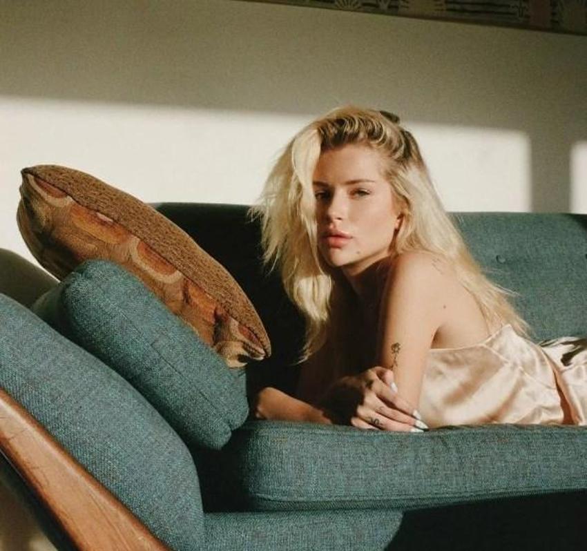 Lottie Moss seksi dansı ile olay yarattı