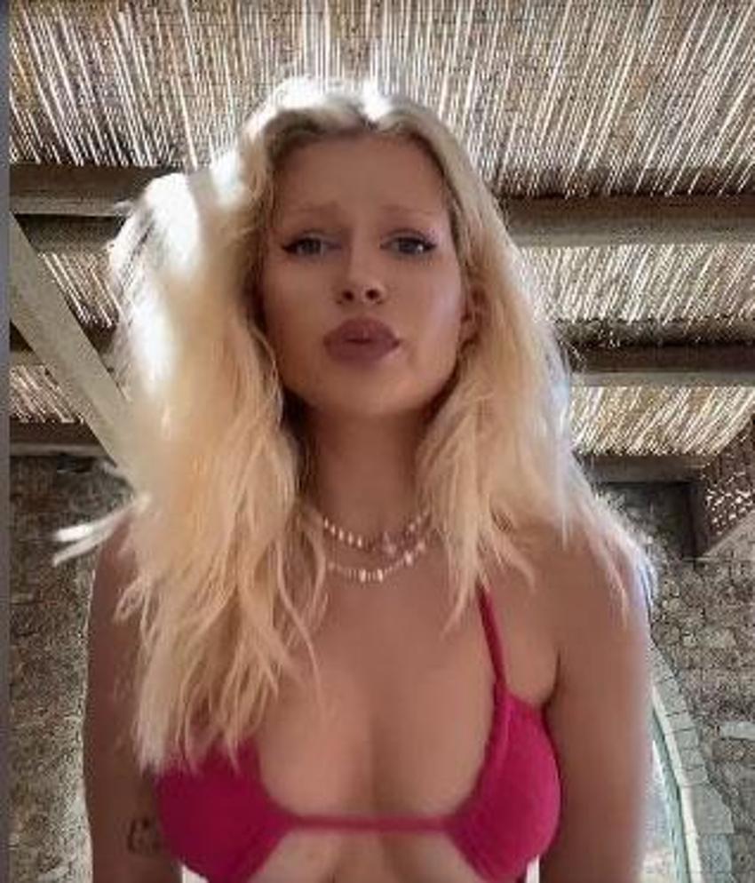 Lottie Moss seksi dansı ile olay yarattı