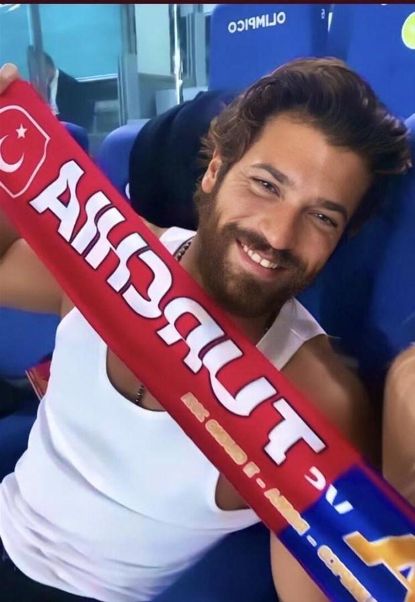 Diletta Leotta ve Can Yaman Türkiye - İtalya maçına damga vurdular!