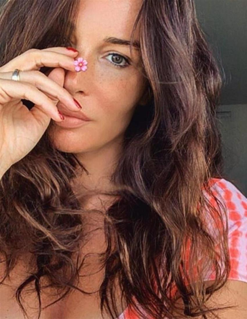 40 yaşındaki Güzide Duran bikinili pozlarıyla gençlere taş çıkarttı!