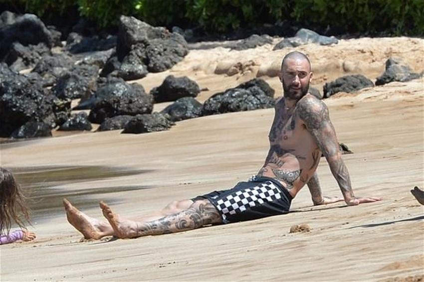 Adam Levine ile Behati Prinsloo tatilde eğlenceli anlar yaşadı!