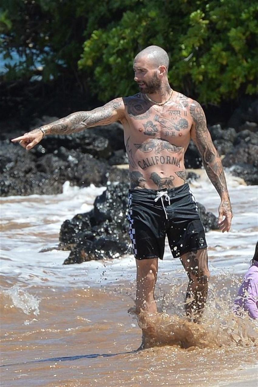 Adam Levine ile Behati Prinsloo tatilde eğlenceli anlar yaşadı!