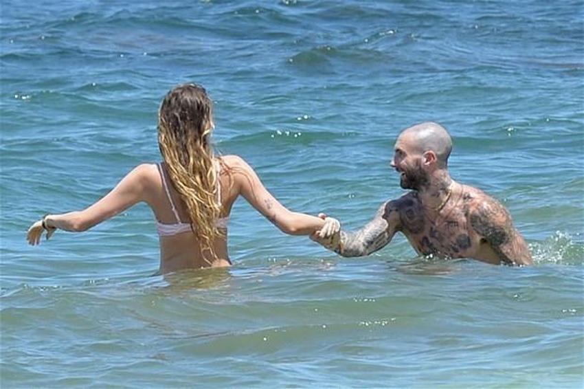 Adam Levine ile Behati Prinsloo tatilde eğlenceli anlar yaşadı!