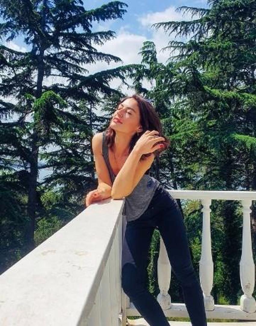 Selena'nın Kıvılcım'ı pozlarıyla olay yarattı! Şaşırtan değişim...
