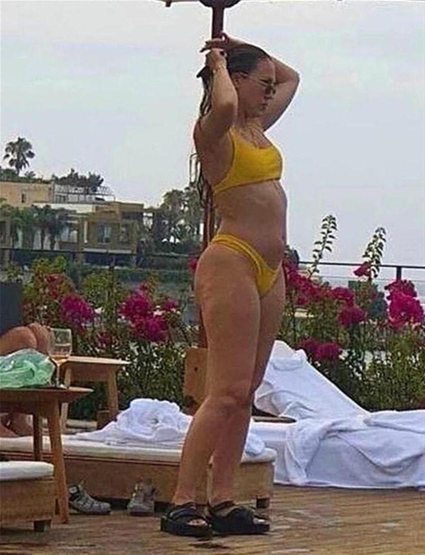 Duygu Özaslan'dan cesur pozlar!