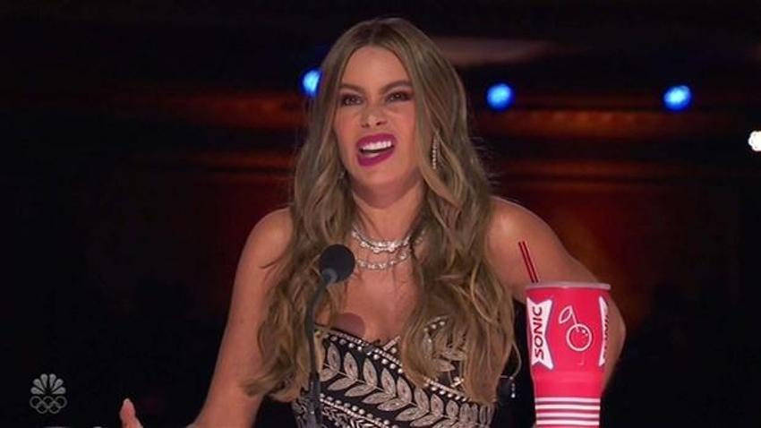 Sofia Vergara kalçasıyla ceviz kırmaya çalıştı,olanlar oldu!