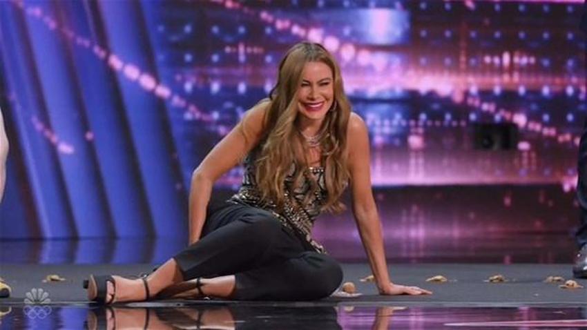 Sofia Vergara kalçasıyla ceviz kırmaya çalıştı,olanlar oldu!