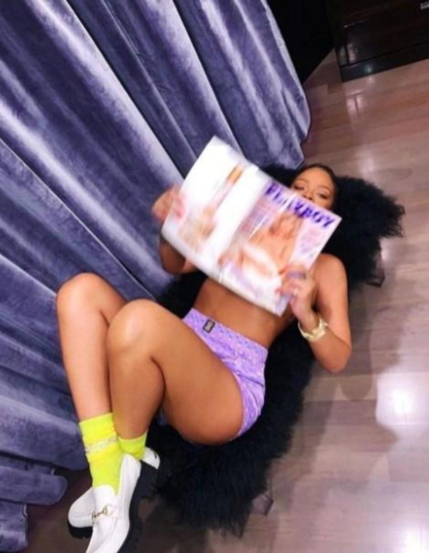 Rihanna, Demi Rose'u taklit etti! Üstsüz poz...
