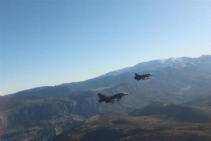 Yunanistan'a kritik ziyaret! Atina'da panik: Türk savaş uçakları...
