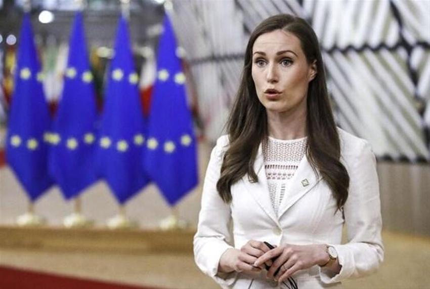 Finlandiya Başbakanı Sanna Marin dünyada yine gündem oldu! Cesur pozlar ve göğüs dekoltesinden sonra...