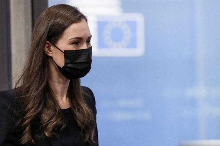 Finlandiya Başbakanı Sanna Marin dünyada yine gündem oldu! Cesur pozlar ve göğüs dekoltesinden sonra...
