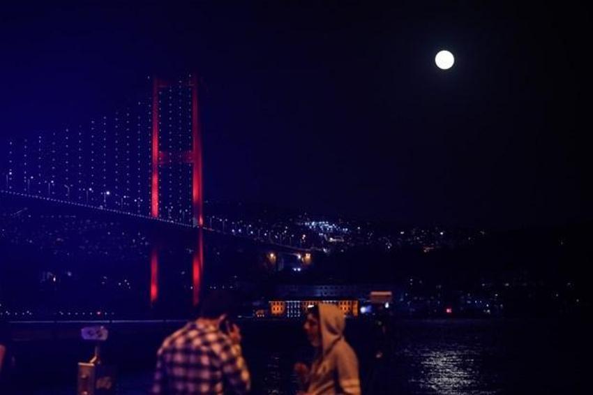 Süper Çiçek Kanlı Ay tutulması gerçekleşti! İlk kez oluyor...