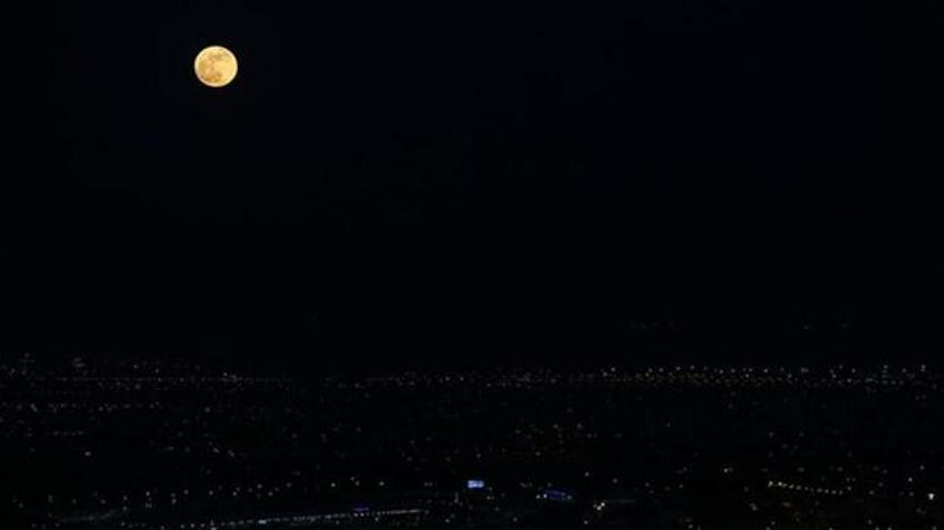 Süper Çiçek Kanlı Ay tutulması gerçekleşti! İlk kez oluyor...