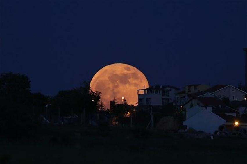 Süper Çiçek Kanlı Ay tutulması gerçekleşti! İlk kez oluyor...